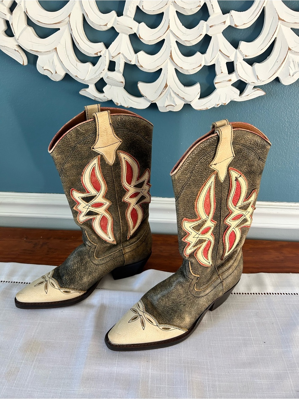 Nine West Womenโs Vintage Two-Tone Western Cowboy Boots